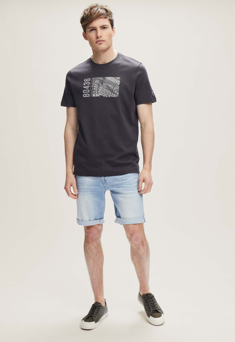 Move T-shirt 3