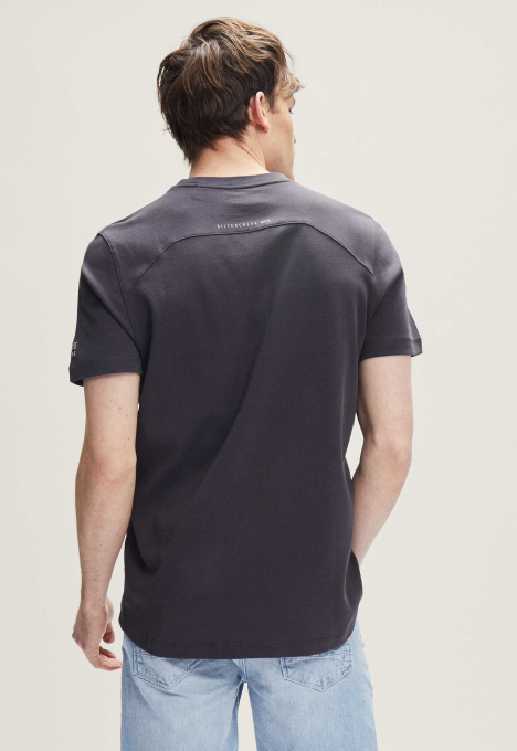 Move T-shirt 3