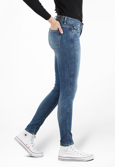 Cassy Skinny Jeans