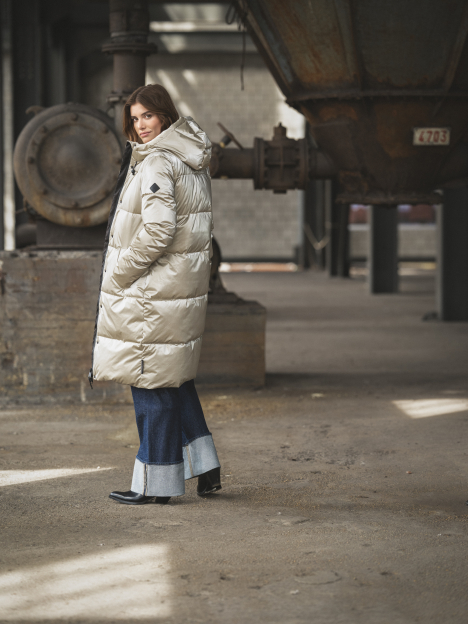 LOOK WOMAN 13 - The Legacy Within