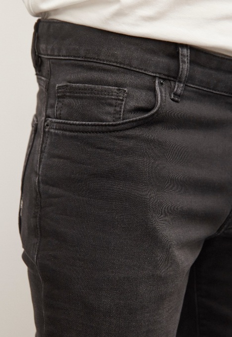 Porter Slim Tapered Jeans