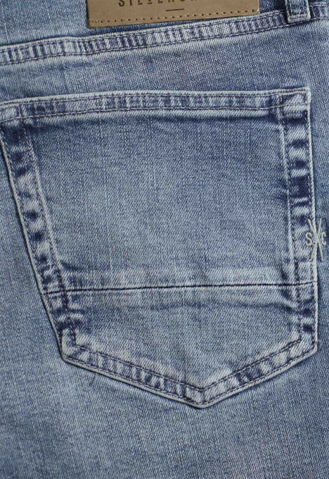 Porter Slim Tapered Jeans