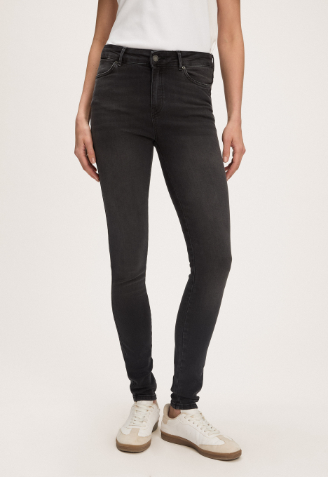 Celsi Super Skinny Jeans