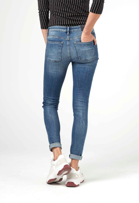 Cassy Skinny Jeans