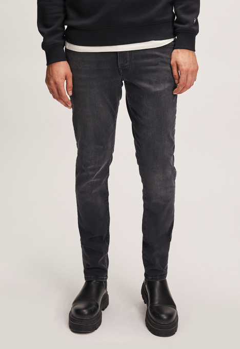 Porter Slim Tapered Jeans