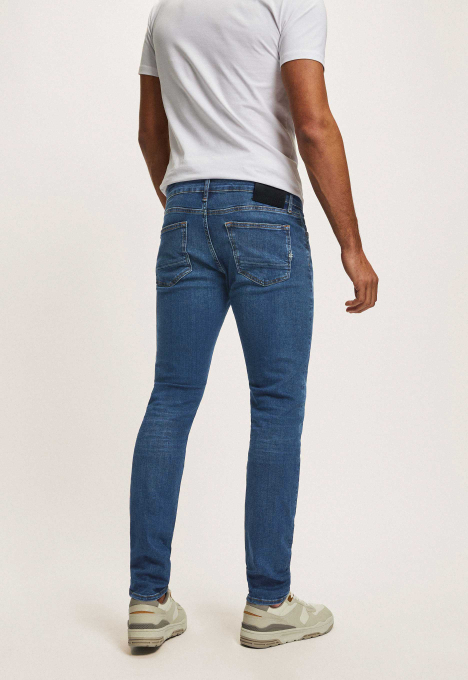 Porter Slim Tapered Jeans
