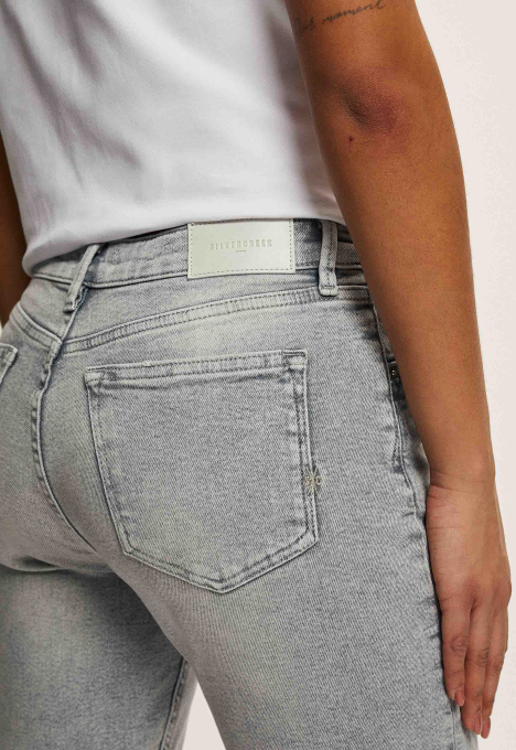 Cinna Slim Tapered Jeans