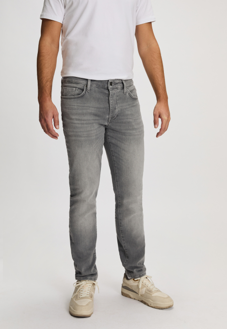 Porter Slim Tapered Jeans