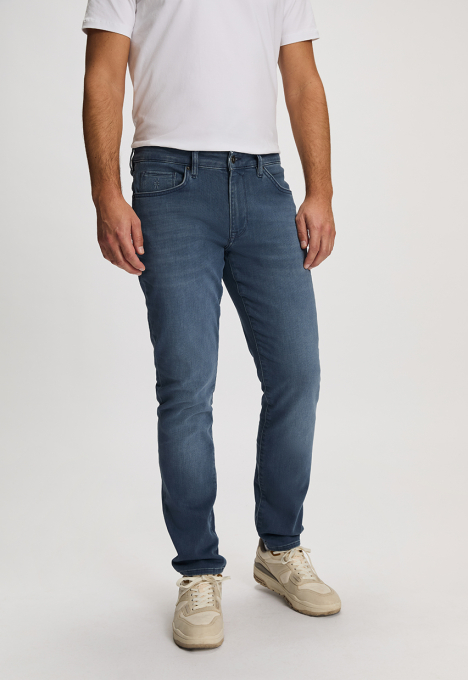 Porter Slim Tapered Jeans