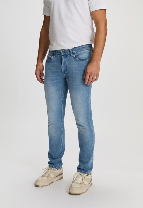Porter Slim Tapered Jeans