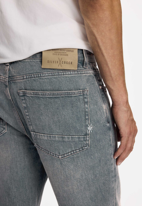 Barrier Loose Jeans