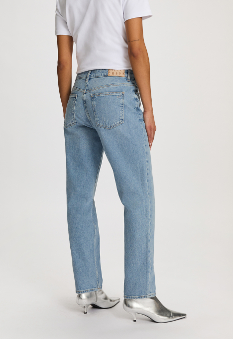Liv Straight Jeans