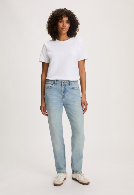 Liv Straight Jeans