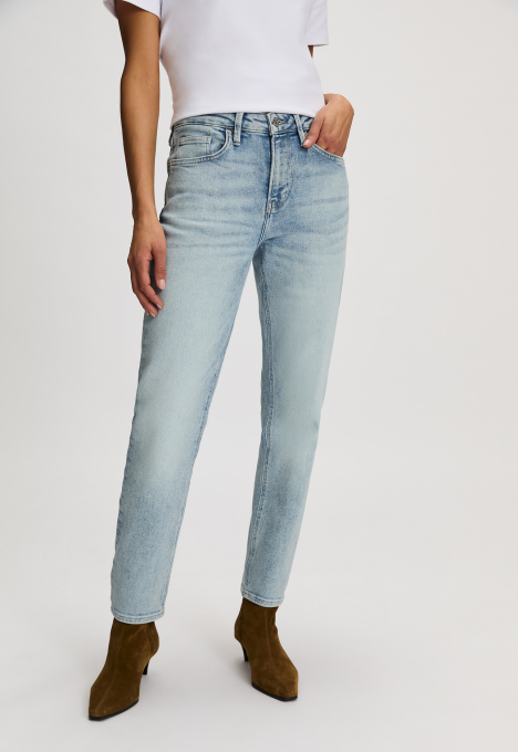 Cinna Slim Tapered Jeans