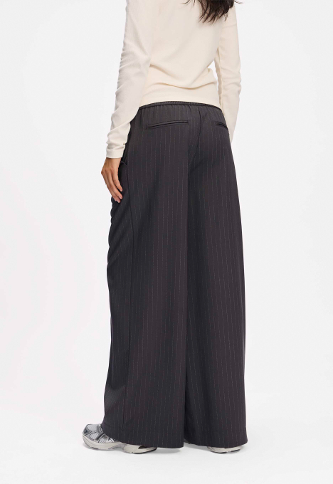 Fira Broek