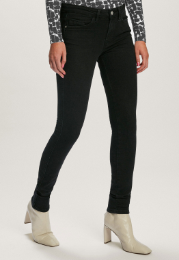 Cassy Skinny Jeans