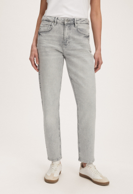 Cinna Slim Tapered Jeans