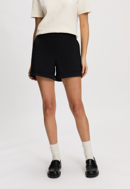 Finou Short 
