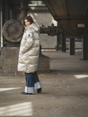 LOOK WOMAN 13 - The Legacy Within