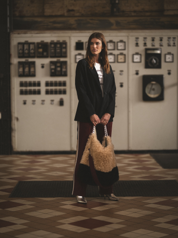 LOOK WOMAN 9 - The Legacy Within