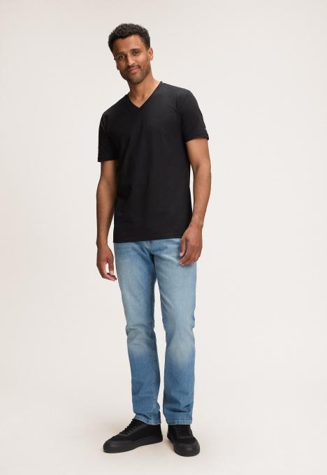 Base V-neck T-shirt