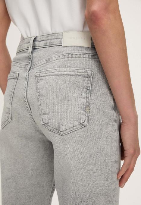 Cinna Slim Tapered Jeans